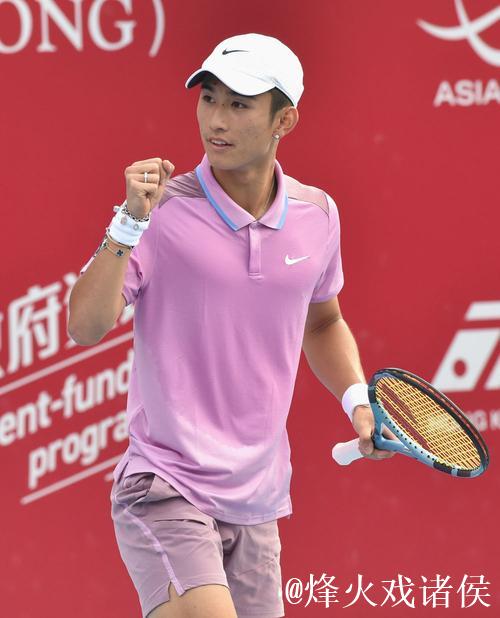 商竣程直落两盘击败索内戈 闯入香港网球公开赛八强 商竣程直落两盘击败索内戈 闯入香港网球公开赛八强